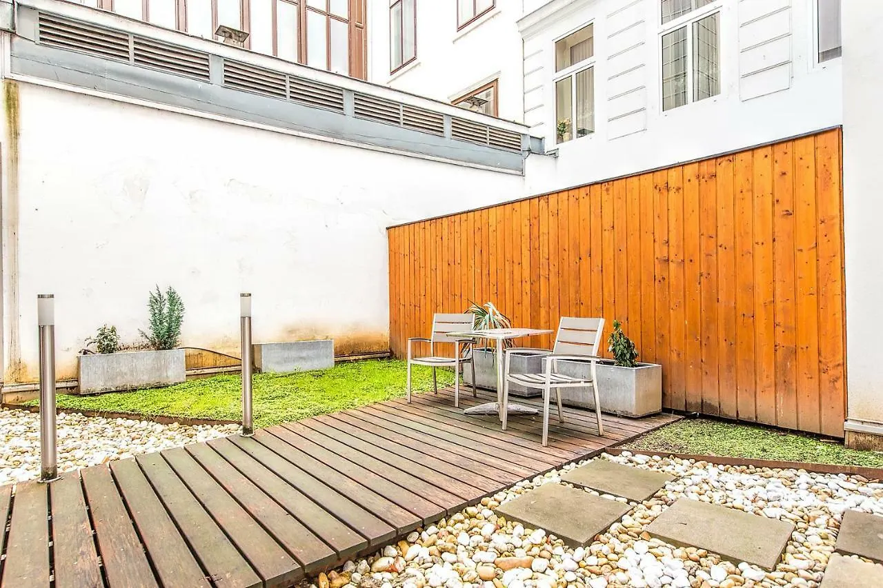 Beautiful Apartment In Vienna'S Heart